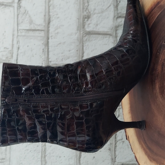 Stuart Weitzman croc embossed pointed toe patent leather ankle boots - Picture 8 of 15